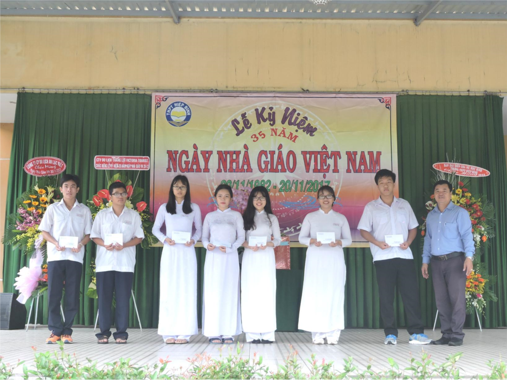 8.2 Khen thuong van nghe.JPG